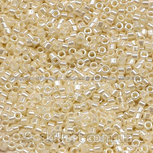 Бисер DB-1900 Miyuki Delica Beads 11/0 (жемчужный, молочный насыщенный)